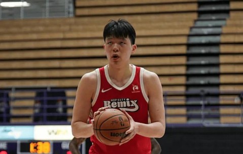 开云中国-杨瀚森G联赛轰31分！奈何队友太独关键球无球权，防守被点需总结