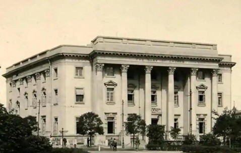 开云-1982年血色使馆：中国外交官唐健生为了生存杀光了所有同事