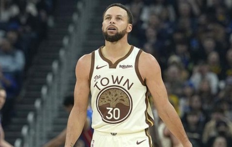 开云中国-Shams：库里将因膝伤再缺席10天 累计缺席场次达20场